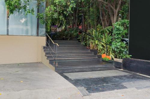 super townhouse oak jm road formerly krishna presidency