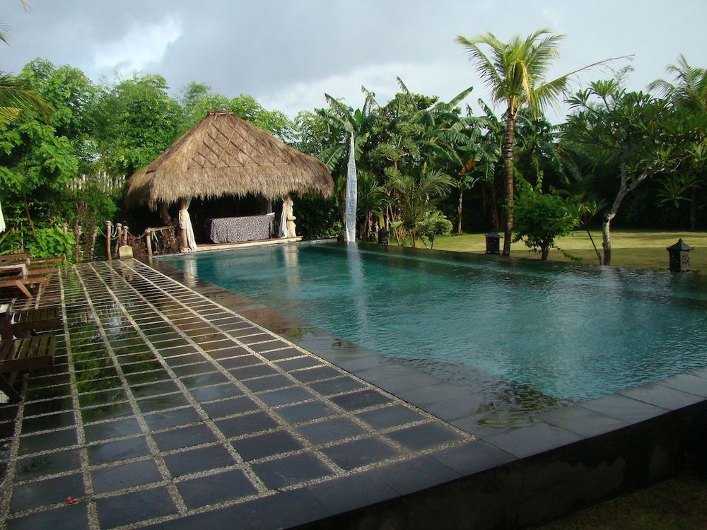 flower bud bungalows