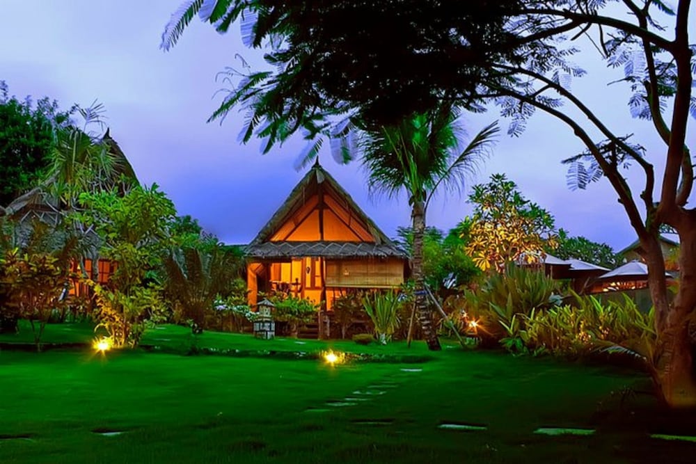 flower bud bungalows