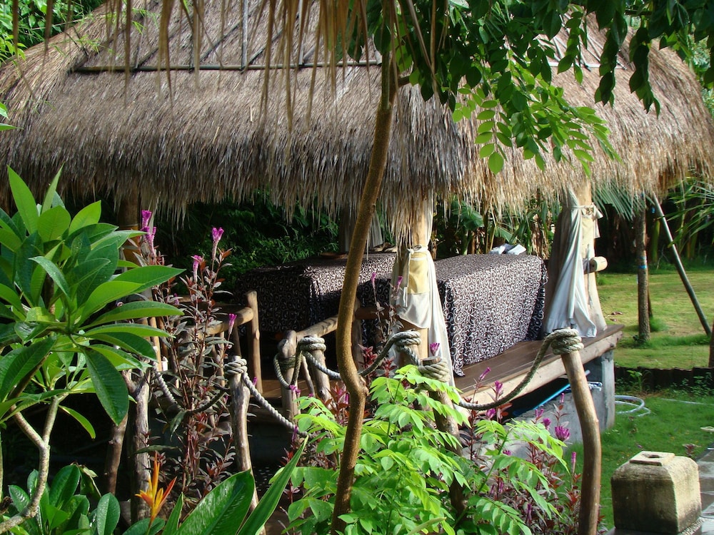 flower bud bungalows