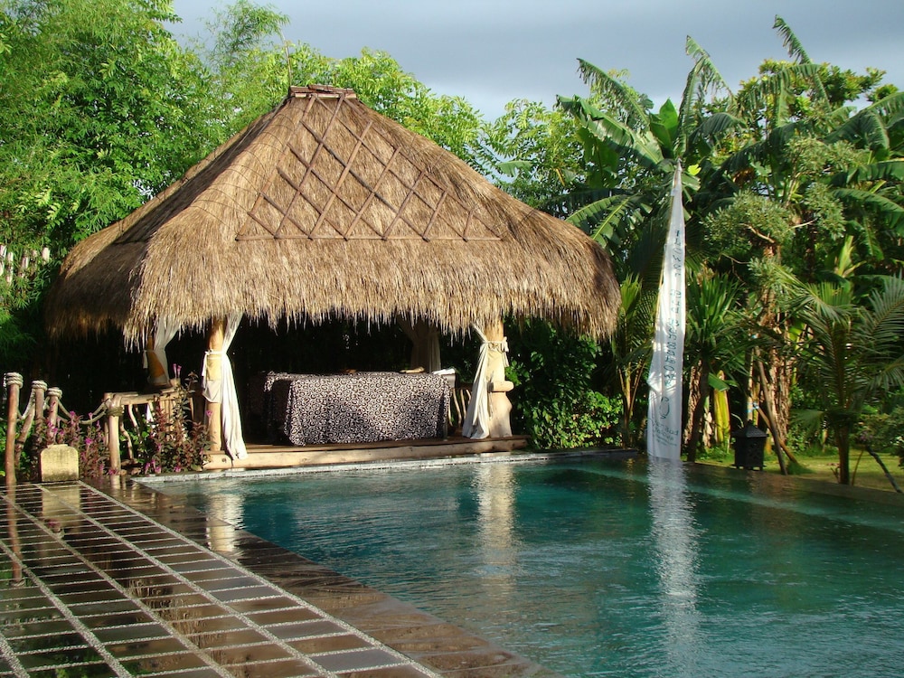 flower bud bungalows