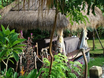 flower bud bungalows