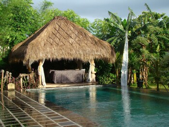 flower bud bungalows