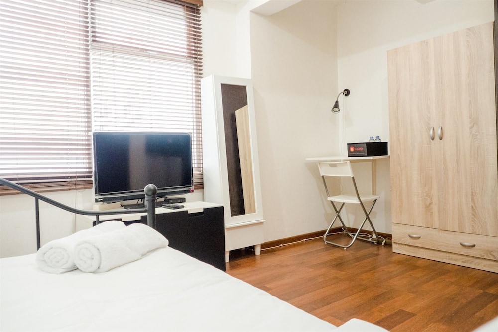 cozy studio room the jarrdin cihampelas
