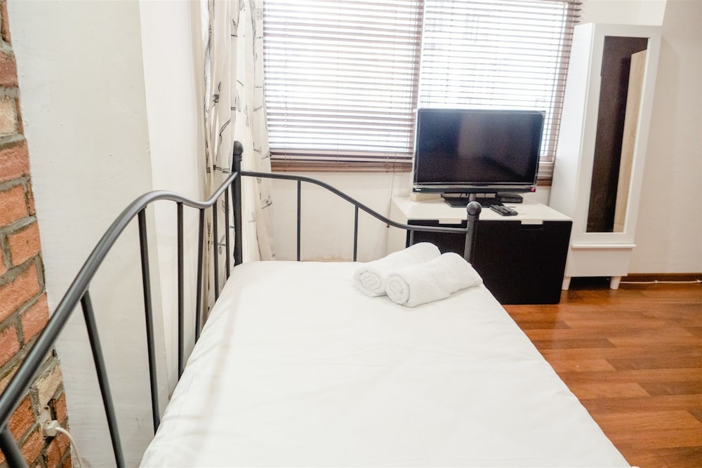 cozy studio room the jarrdin cihampelas