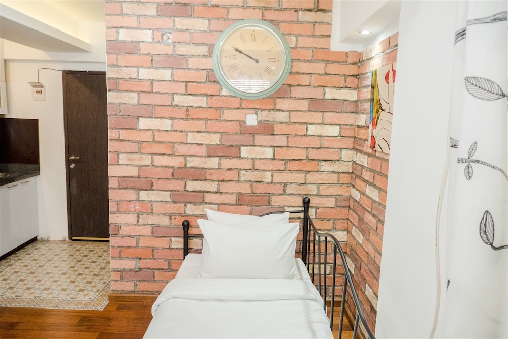 cozy studio room the jarrdin cihampelas