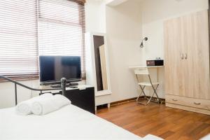 cozy studio room the jarrdin cihampelas