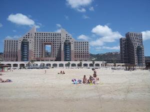 marom hof hacarmel apartments