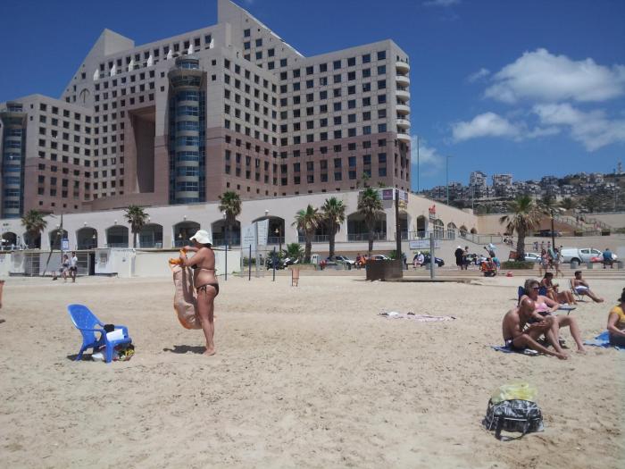 marom hof hacarmel apartments