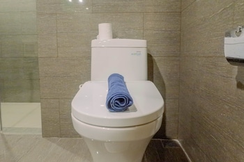 luxurious and spacious 2br apartment at one east residences