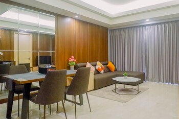 luxurious and spacious 2br apartment at one east residences