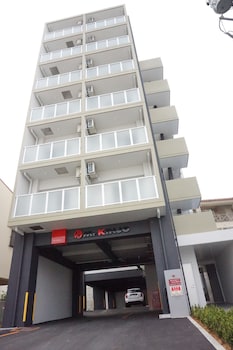 mr kinjo inn in front of children medical care center
