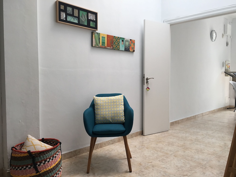 la moraga de poniente malaga hostel