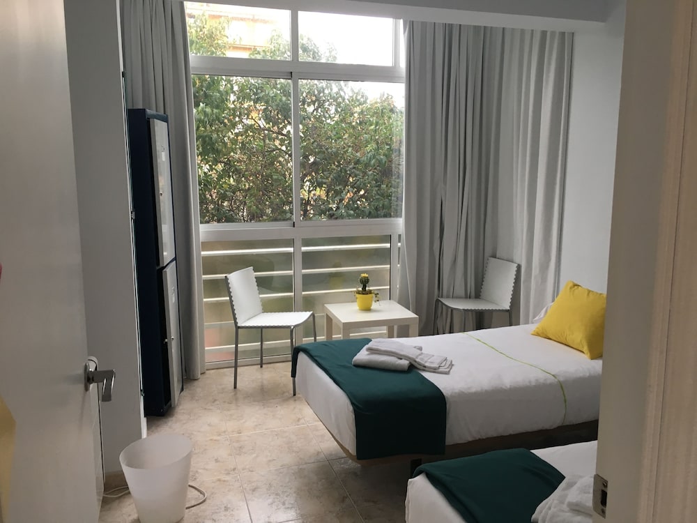 la moraga de poniente malaga hostel