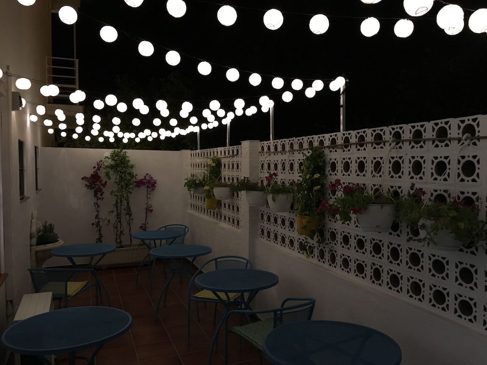 la moraga de poniente malaga hostel