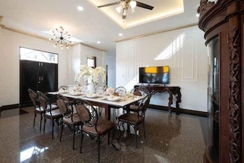 lanna kamin pool villa airport