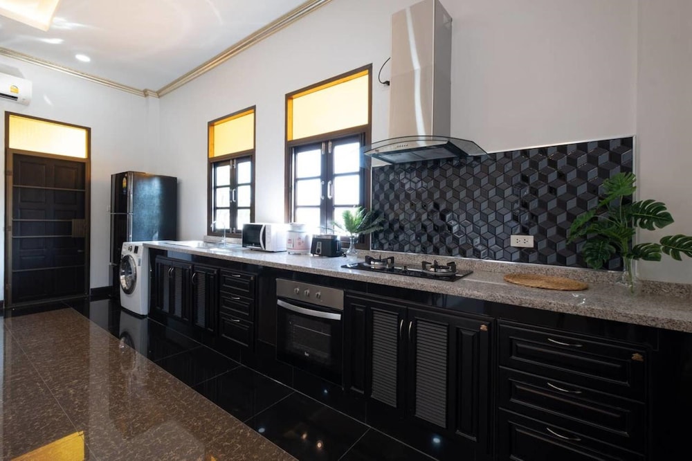 lanna kamin pool villa airport