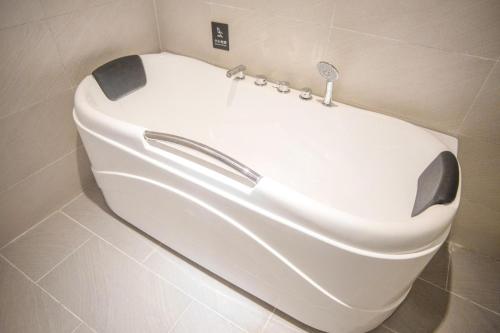 lavande hotel changji changning road