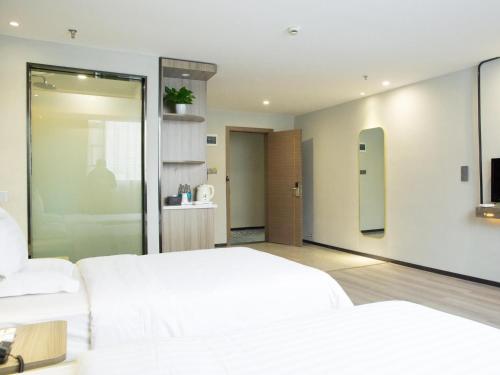 7 days inn xingyi pingdong avenue branch