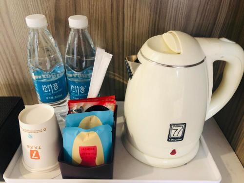 7 days inn xingyi pingdong avenue branch