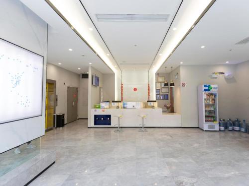 7 days inn xingyi pingdong avenue branch