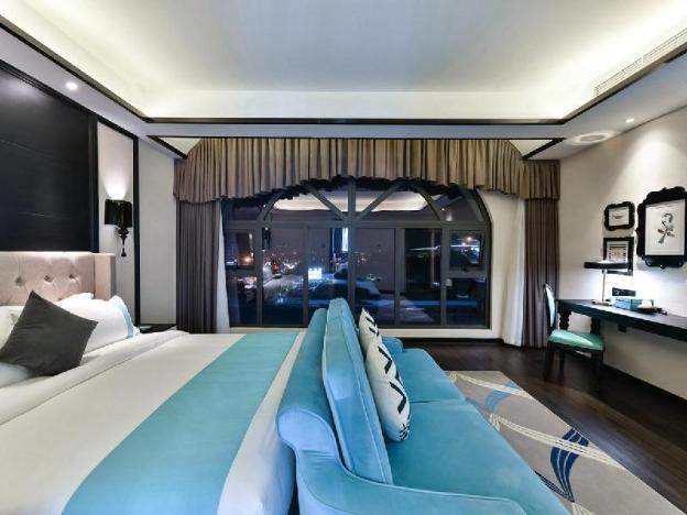 xana hotellea chengdu greenland being funny xiangg