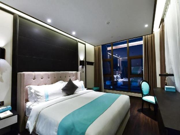 xana hotellea chengdu greenland being funny xiangg