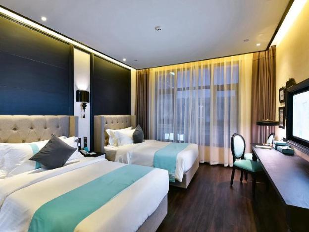 xana hotellea chengdu greenland being funny xiangg