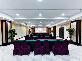 xana hotellea chengdu greenland being funny xiangg
