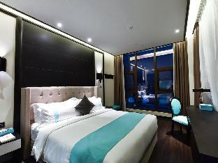 xana hotellea chengdu greenland being funny xiangg