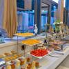 xana hotellea chengdu greenland being funny xiangg