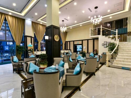xana hotellea chengdu greenland being funny xiangg