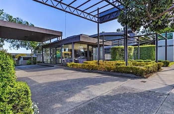 melbourne kew central apartment hotel