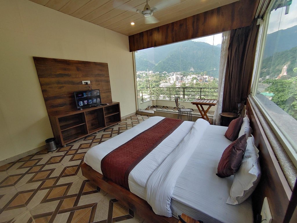 zostel rishikesh laxman jhula