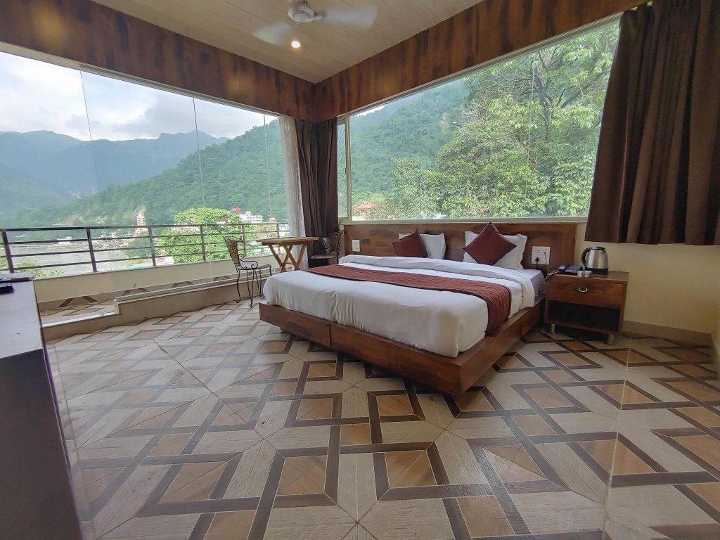 zostel rishikesh laxman jhula