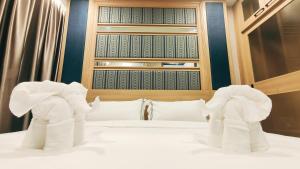 pleasant condominiums