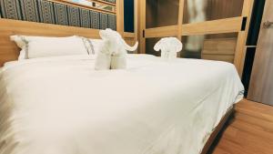 pleasant condominiums