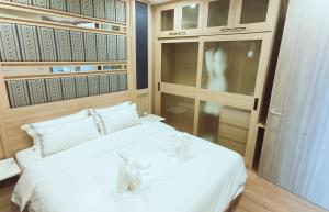 pleasant condominiums