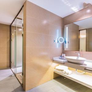 lavande hotel gaozhou xiantai bridge branch