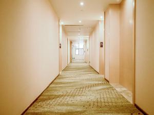 lavande hotel gaozhou xiantai bridge branch