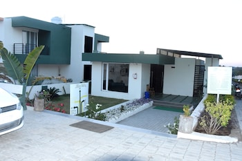 gir athiz resort with swimming pool