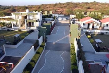 gir athiz resort with swimming pool