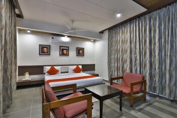 gir athiz resort with swimming pool