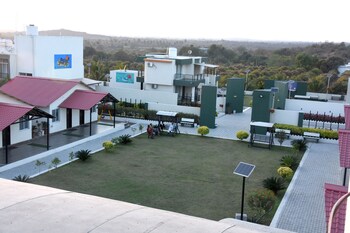 gir athiz resort with swimming pool