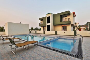 gir athiz resort with swimming pool