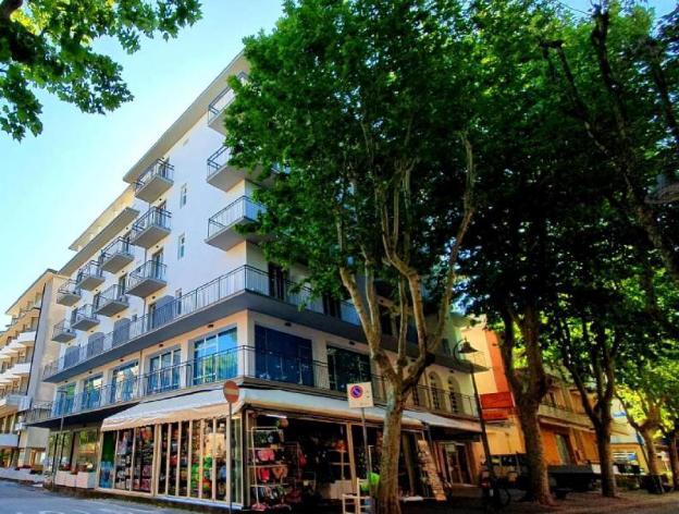 lively hotel