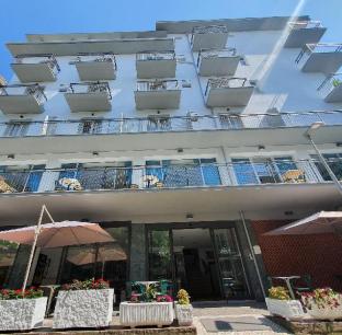 lively hotel