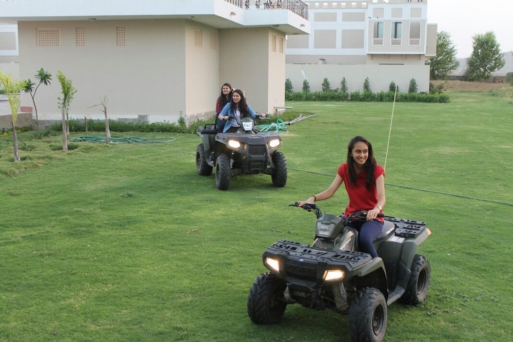 Treehouse Achrol Niwas,,3 star