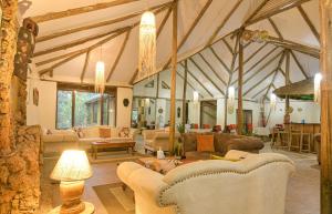 gorilla safari lodge