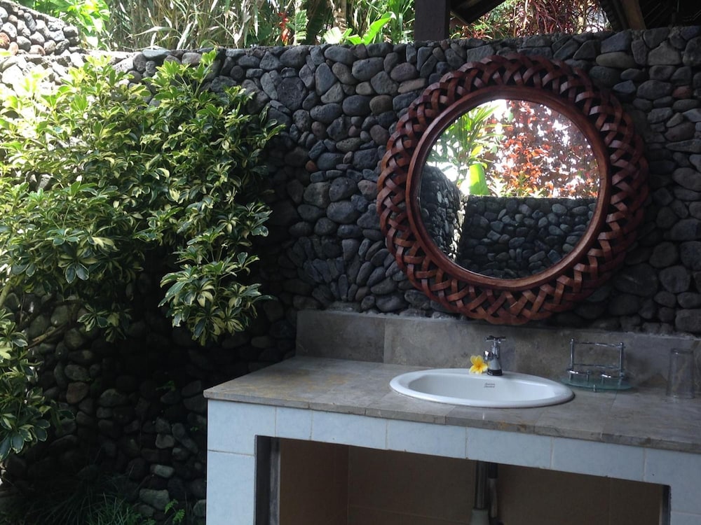 nirarta centre for living awareness